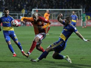 Galatasaray İlk Yarıyı Önde Kapattı
