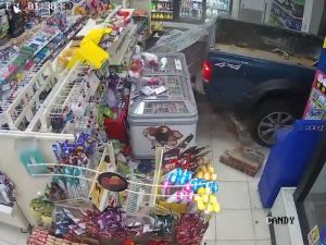 Kamyonetle Girdiler, Atm’yi Götürdüler