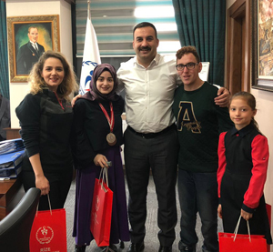 Bedensel Engelli Rizeli Yüzücüler, Tedavi İçin Gittikleri Havuzdan Türkiye Şampiyonluğuna Uzandı