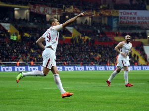 Aslan Zorlu Virajı Kayıpsız Geçti