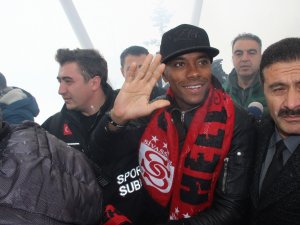 Robinho’ya Coşkulu Karşılama