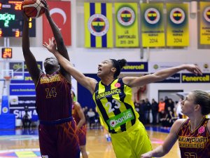 Yakın Doğu Üniversitesi Deplasmanda Fenerbahçe’yi Devirdi