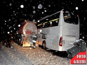 Rize Yolcu Otobüsünün de Karıştığı Zincirleme Kazada 11 Araç Kazaya Karıştı: 7 Yaralı