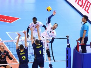 Halkbank Fenerbahçe’ye Set Vermedi