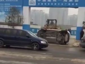 İnşaat Sahasının Girişine Çekilen Aracın Hazin Sonu