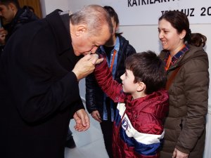 Erdoğan, Şehit Polisin Ailesi İle Görüştü