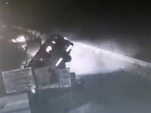 Minibüs Nehre Uçtu: 13 Ölü