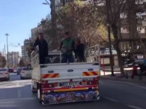 Trafikte Açık Hava Konseri