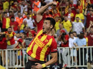 Demba Ba Geliyor, Jahovic Gidiyor