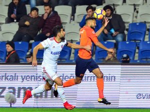 Başakşehir İlk Yarıda Şov Yaptı