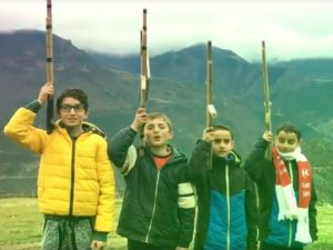 Artvinli 4 Minikten Afrin’e Hareket Düzenleyen Askerlere Komando Marşı İle Destek
