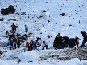 Zigana Dağı’nda Kamyonet Uçuruma Yuvarlandı: 1 Yaralı