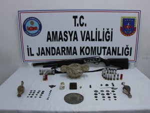 Tarla Sürerken Bulduğu Hazineleri Satarken Yakalandı