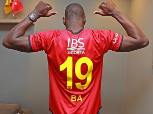 Demba Ba Resmen Göztepe’de