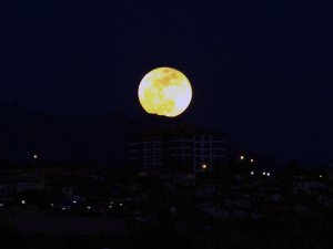 Başkentte Süper Kanlı Mavi Ay Manzarası