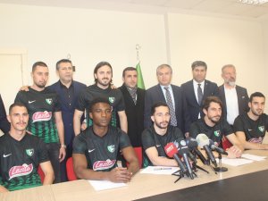 Denizlispor’da 8 Futbolcu İmza Attı