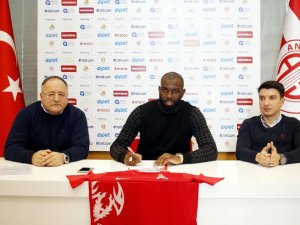 Antalyaspor’un Yeni Transferi Doukara İmzayı Attı