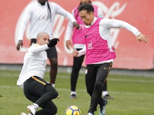 Yuto Nagatomo İlk Antrenmanına Çıktı