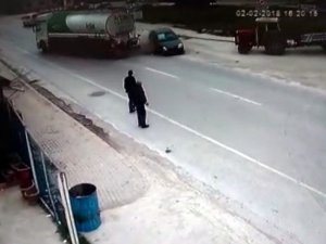 Otomobil Önce Yakıt Tankerine Sonra Traktöre Çarptı