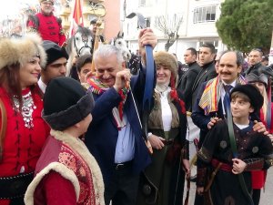 Başbakan’ı Balıkesir’de Atlı Okçular Karşıladı