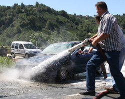 Otomobil Seyir Halinde Alev Aldı