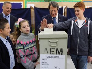 Güney Kıbrıs’ta Seçimin Galibi Nikos Anastasiadis Oldu