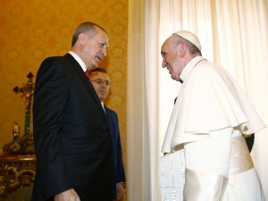 Papa’ya ’Mesnevi’ Hediye Etti
