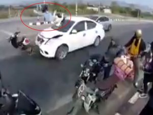Kadın Sürücü Metrelerce Sürüklendi