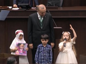 Ak Parti Grubunun Minik Misafirleri Dua Ve Şiir Okudu