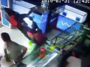 Motosiklet Son Sürat İş Yerine Daldı