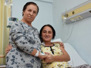 Böbreğini Vererek Kızını Hayata Bağladı