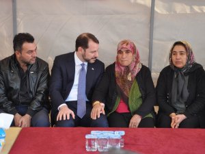 Cumhurbaşkanı Erdoğan Şehit Eşi İle Görüştü