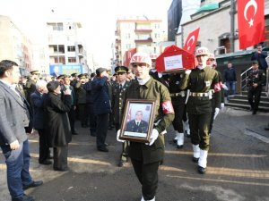 Diyarbakır’daki Birliğinde Kalp Krizi Geçiren Uzman Çavuş Memleketi Trabzon’da Son Yolculuğuna Uğurlandı