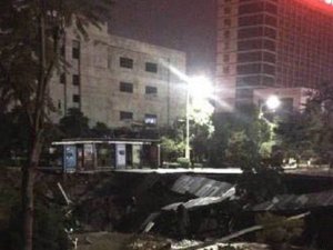 Çin’de Yol Çöktü: 8 Ölü