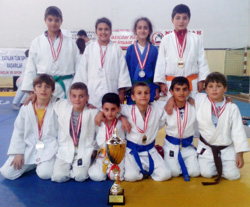 5'i Altın 10 Madalya Rizeli Judocuların