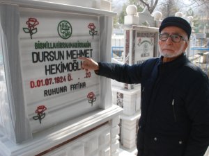 37 Yıldır Kendi Mezarını Ziyaret Ediyor