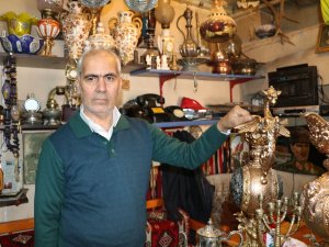Varını Yoğunu Antikaya Harcadı