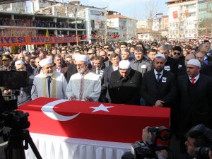 Afrin Şehidini Eşi Üniformasıyla Uğurladı