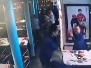 Avm’de Bıçaklı Saldırı: 1 Ölü, 12 Yaralı