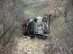 Yoldan Çıkan Otomobil Şarampole Yuvarlandı: 6 Yaralı