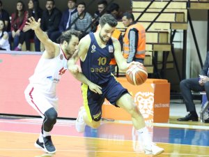 Fenerbahçe Liderliğini Sürdürdü