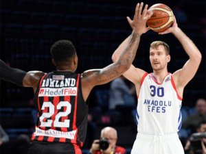 Efes 12. Galibiyetini Aldı