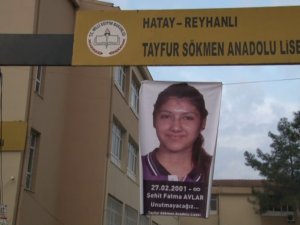 Fatma’nın Okuldaki Sırası Karanfillerle Donatıldı