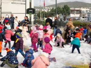 Kar Yağmayan İlçeye Kar Getirdiler