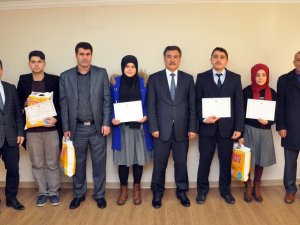 Gümüşhane’de ‘Dilimiz Kimliğimizdir’ Konulu Makale Ve Deneme Yarışması Ödülleri Sahiplerini Buldu