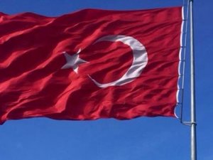 Türk Bayrağına Çirkin Saldırı