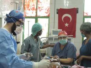Etiyopyalı Çocuk, Türk Doktorların Dikkatiyle Hayata Tutundu