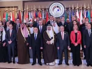 Bakan Çavuşoğlu, Irak’ın Yeniden İmarı Uluslararası Konferansı’nda