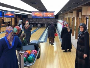 Hayatlarında İlk Kez Bowling Oynadılar