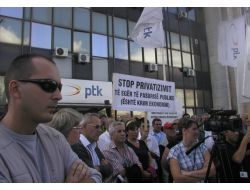 Kosova’da Posta Çalışanları Özelleştirmeyi Protesto Etti